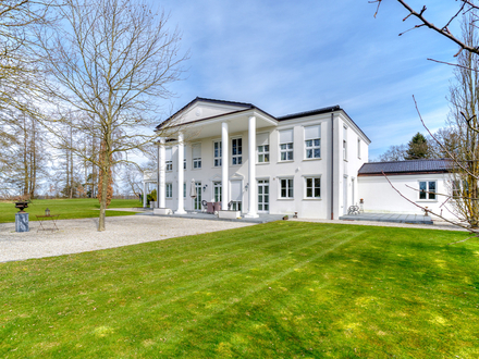 HERRSCHAFTLICHE RESIDENZ IN GRENZNÄHE! Villenensemble Nähe Burghausen ...