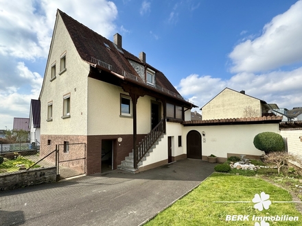BERK Immobilien - Charmantes Einfamilienhaus auf großzügigem Grundstück in zentraler Lage v. Haibach