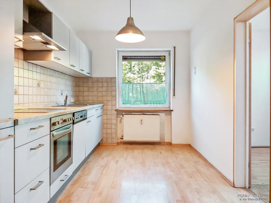 Geräumige 4 Zimmer Hochparterre Wohnung mit Loggia sowie Gartenmitbenutzung