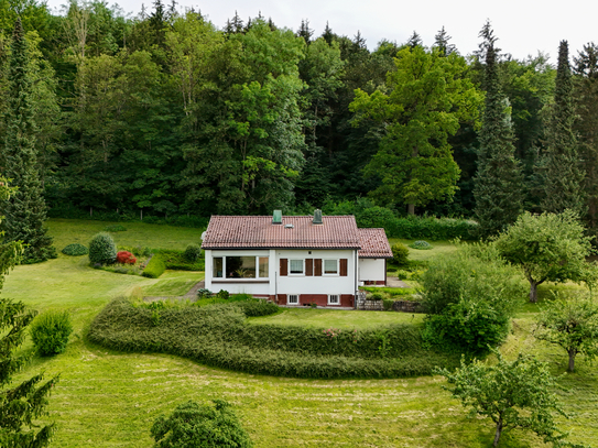 "TRAUMHAFTES REFUGIUM: 4.904M² GRUND MIT EINFAMILIENHAUS UND DOPPELGARAGE!"