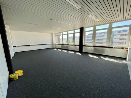 Moderne 64 m² Büro- oder Praxisräume mit Aufzug