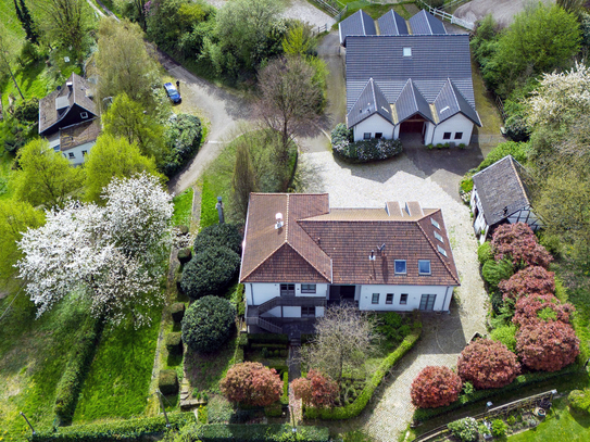 Luxuriöses Gestüt mit Erweiterungsmöglichkeiten auf einem Hochplateau in Lindlar, 30min nach Köln