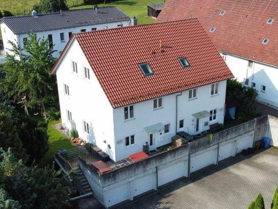 Familienidylle in bester Lage - Charmante Doppelhaushälfte mit Garage und Garten in Ulm-Jungingen!