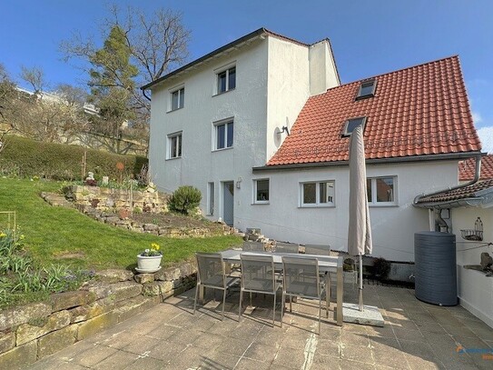 Für Altbauliebhaber: Elegante Maisonette-Whg. mit Terrasse und tollem Garten