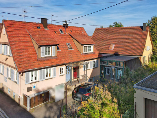 Exklusives Grundstück im Herzen von Plieningen! Bebaut mit einem Doppelhaus und großer Werkstatt.