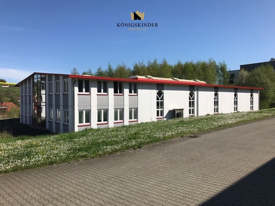 Moderne Lager-/ Produktionshalle mit Bürotrakt in kleinem Gewerbegebiet in Schöntal zu vermieten