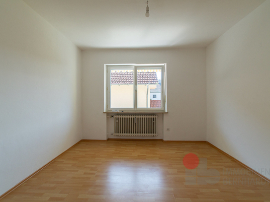 Großzügige 3,5 Zimmer Wohnung im 1. OG + einfache Ausstattung + Gartenanteil