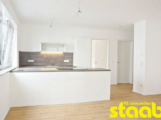 *** MODERNE 2-ZIMMERWOHNUNG MIT EINBAUKÜCHE UND BALKON!