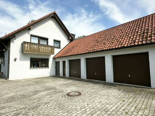 Einfamilienhaus mit 3 Garagen auf 1.300 m² großem Grundstück in toller Lage
