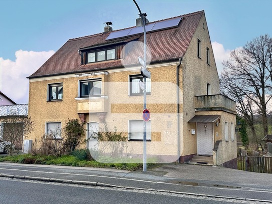 Mehrgenerationenhaus mit drei Wohneinheiten und großem Grundstück in Schnaittenbach!