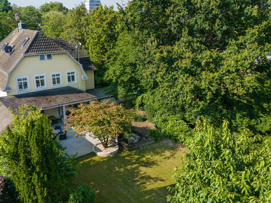 Besondere Liegenschaft in Bestlage von Lövenich mit zusätzlichem Baufeld, 6 Schlafzimmer