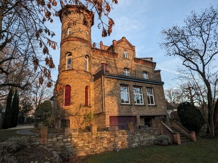 +++ MY HOME IS MY CASTLE +++ Voll möbliertes 4 Zi- Gästehaus einer repräsentativen Burgvilla