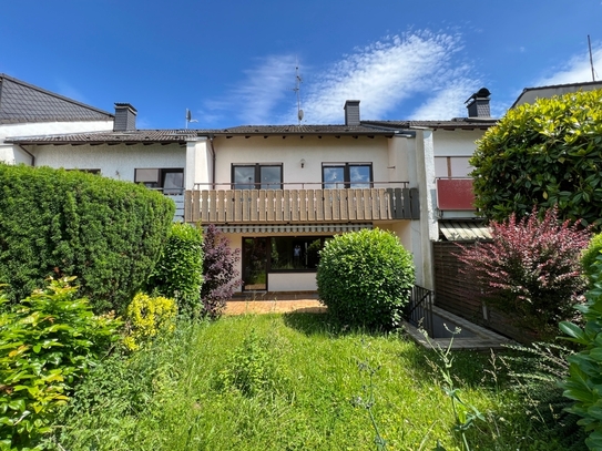 Sehr breites und geräumiges Reihenmittelhaus mit zwei Garagen und zusätzl. Ausbaureserve im DG.