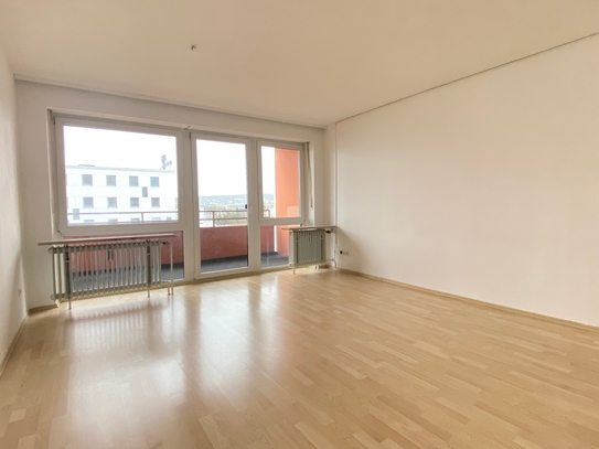 Toll geschnittene 3-Zimmer Wohnung mit super Ausblick und Garage!