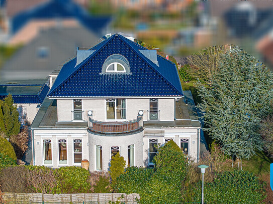 Villa mit großzügiger wohnlicher Atmosphäre oberhalb des Kellersees