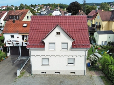 PREISWERT UND CHARMANT: 2-FAM.HAUS - MIT GR. GARTENGRDSTCK.