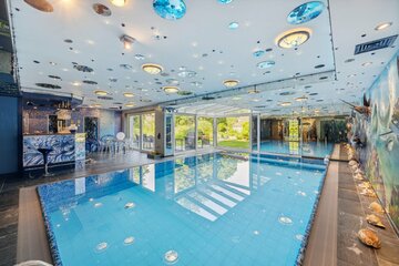 Indoorpool in der 150m² Wellnessoase