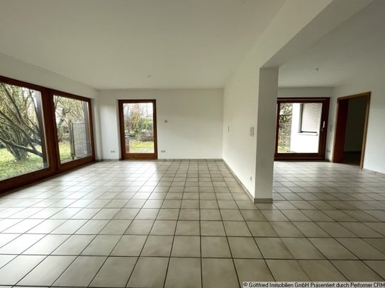 Helle 4,5-Zimmer-Erdgeschosswohnung mit Terrasse, Gartenanteil und Garage in Laichingen