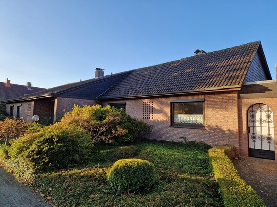 Objekt 24/030 reizvoller Bungalow m. Garage u. Carport im Ortskern im Seemannsort Barßel