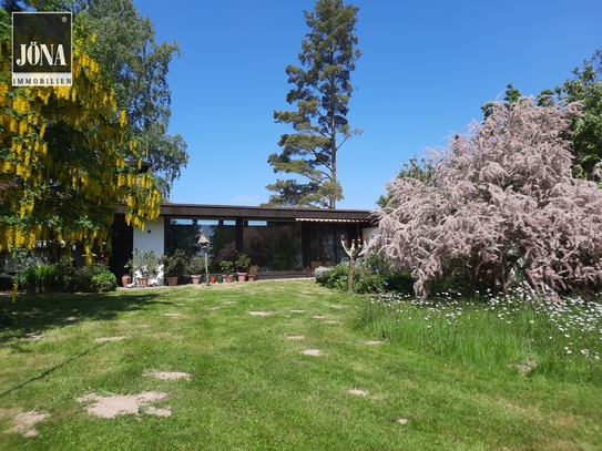 Exklusiver Architektenbungalow in ruhiger Lage mit großem Grundstück