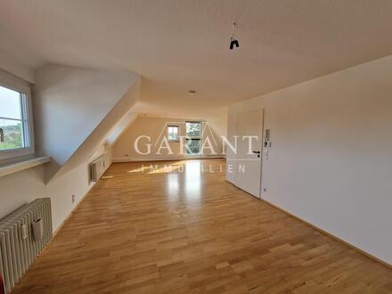 Hübsche 2,5 Zimmer Dachgeschoss-Wohnung in der einstigen Kaplanei! SOFORT FREI!