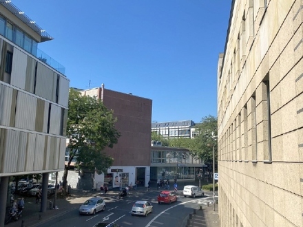 Schicke helle Büroetage mit überwiegender Großraumstruktur in brillanter Innenstadtlage.