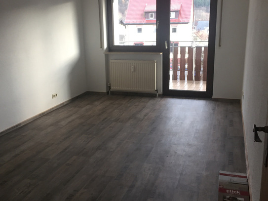 Freundliche 4-Zimmer-Wohnung mit Balkon und Einbauküche in Goldbach