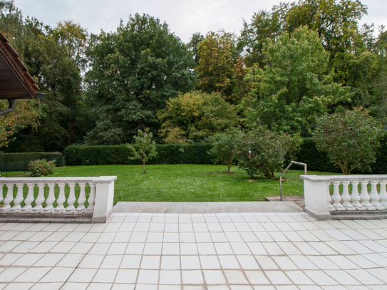 Großzügige Villa auf großem Grundstück in ruhiger Waldrandlage von Dietzenbach-Hexenberg