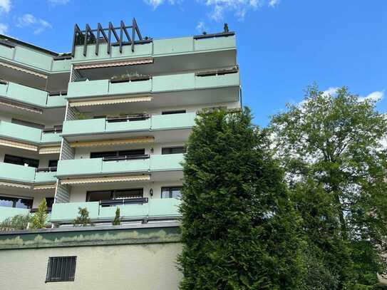 Große Wohnung mit großem Balkon