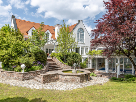 Exklusive Villa mit atemberaubendem Wellnessbereich und sonnigem Garten