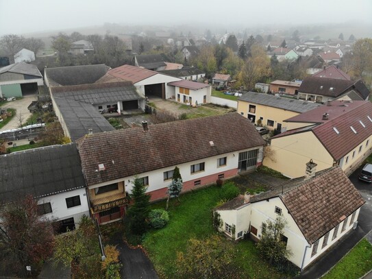 Oberkreuzstetten KAUF - Großes Haus mit Stallungen und Nebengebäuden