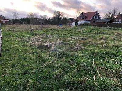 KANALBLICK IM SCHÖNEN WOHNGEBIET