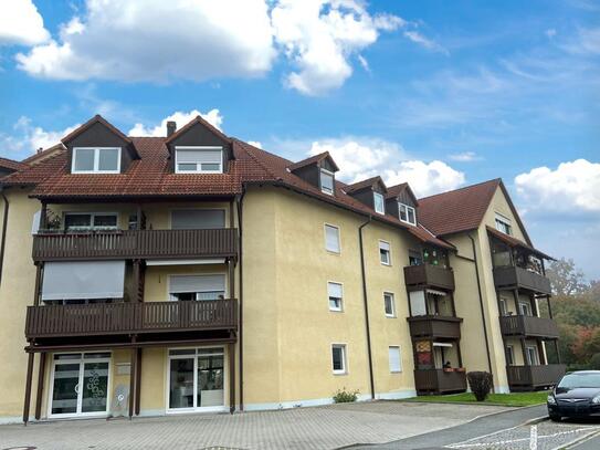 Ruhig Lage! Ansprechende 2 Zi.-Wohnung mit Einbauküche und Stellplatz, ohne Balkon