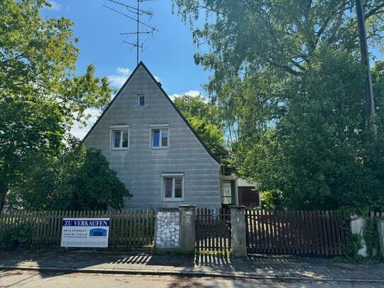 Brück Immobilien - Schöner ca. 600 m² großer Baugrund mit Altbestand in ruhiger Lage