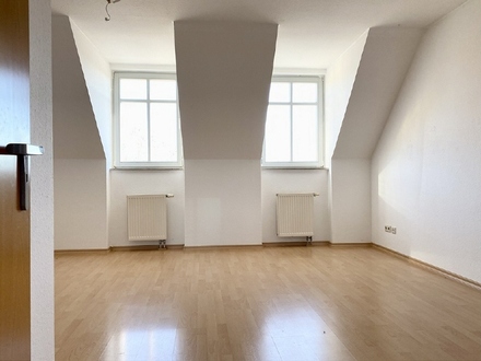 kuschelige Dachgeschosswohnung mit offener Küche in Chemnitz Kaßberg mieten