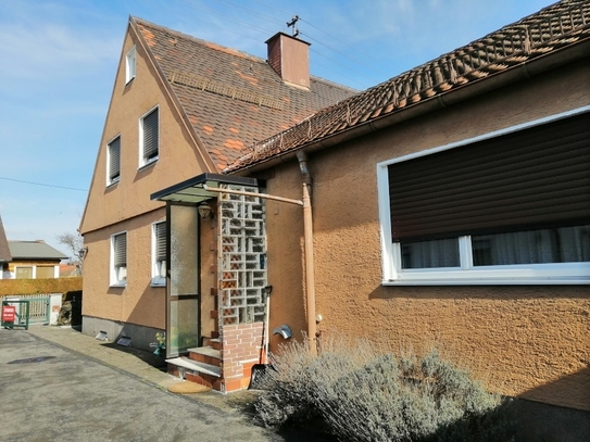 FUNDSTÜCK für SANIERER Doppelhaushälfte mit Anbau und Ausbaupotenzial - ca. 94m² mit Garten, Garage und großer Einfahrt