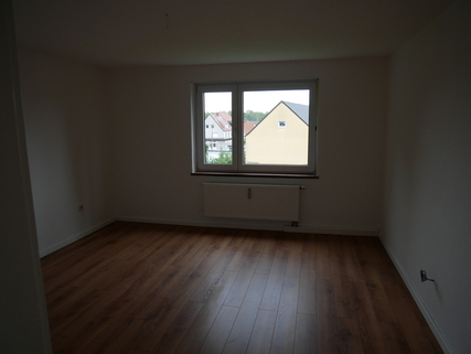 3 ZKB 76 m² sofort 570,- zzgl. Schöne Wohnung 2. OG zu vermieten. Garage...