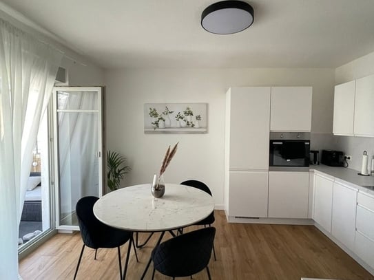 Top renovierte und modernisierte 2-ZKB-Wohnung mit Balkon im 3-Fam.-Haus - Frei ab 01.04.2025