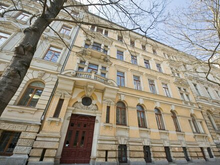 Helle DG-Wohnung am Clara-Zetkin-Park mit Parkett, EBK und Waschmaschine