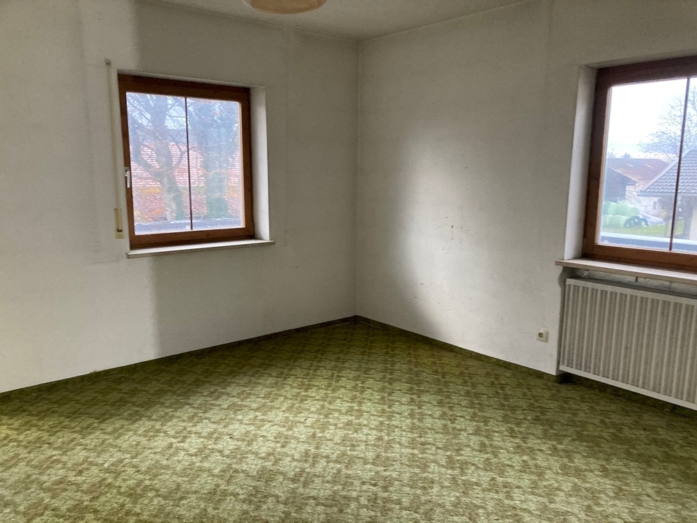 Bereit für neue Ideen! Leerstehendes Bauernhaus auf großzügigem Grundstück – 83301 Traunreut, 83301 Traunreut – Vorschaubild 9