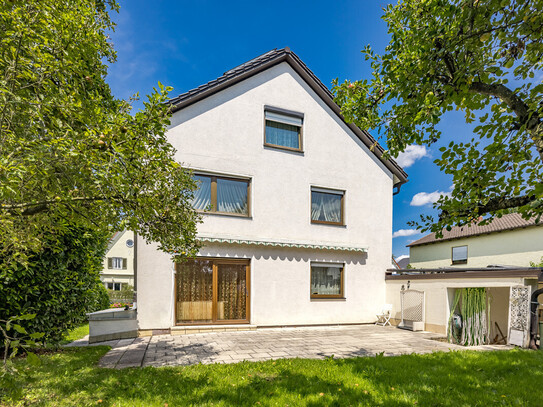 Zweifamilienhaus in grüner Lage, nahe dem Moosacher-Bahnhof