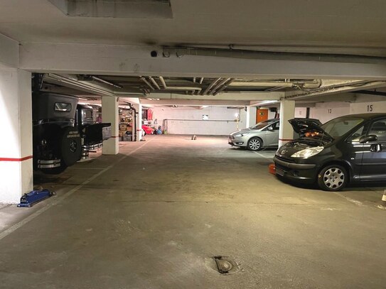 Romanplatz: Komplette Tiefgarage m. 16 Einzelstellplätzen