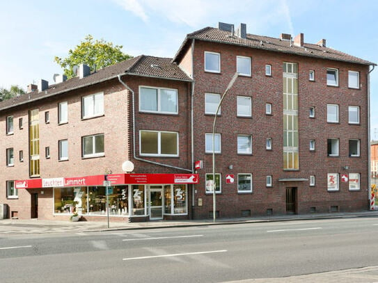 TT bietet an: Neu renovierte 3-Zimmer-Wohnung mit Balkon im 3. Obergeschoss in zentraler Lage von Wilhelmshaven!