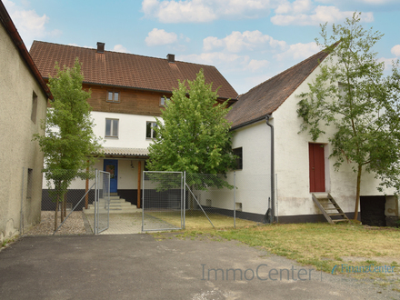 Hochwertiges Wohnen - Haus mit Nebengebäuden und Garten in Schnaittenbach