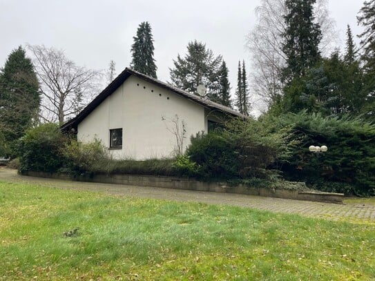 Einzigartiges Grundstück ... Einfamilienhaus mit Hallen auf einem parkähnlichem Grundstück