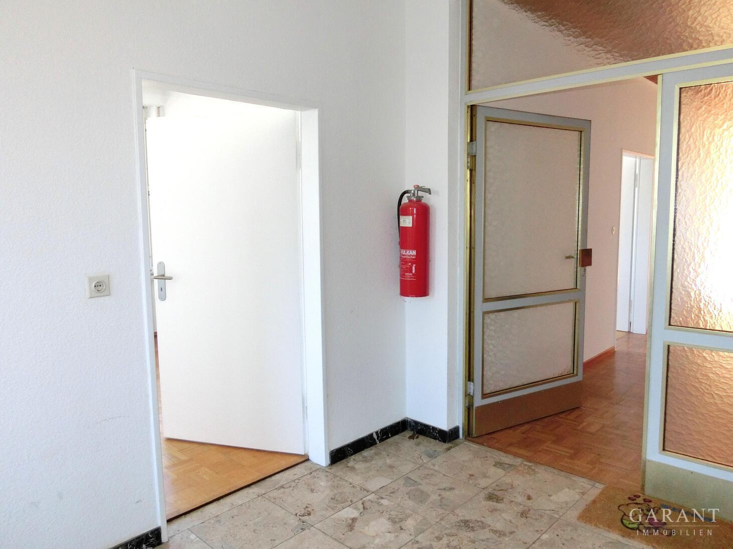 Arbeiten und Wohnen in idealer Kombination - Gewerbeimmobilie mit großzügigem Wohnbereich – 73271 Holzmaden, 73271 Holzmaden – Vorschaubild 9