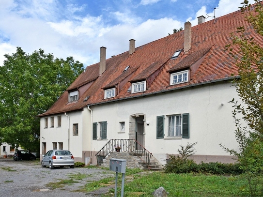 Bevorzugte Wohnlage! Freistehendes Wohnanwesen/Grundstück mit großer Scheuer