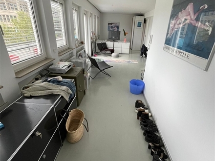 Modernes Loft in direkter Innenstadtlage mit Balkon !