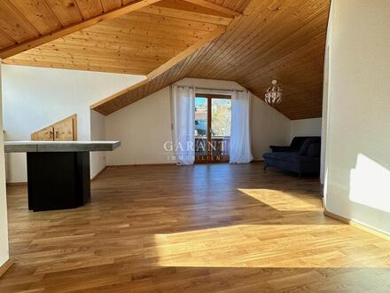 ** 2 Zimmer-Wohnung mit Balkon und Garage! **