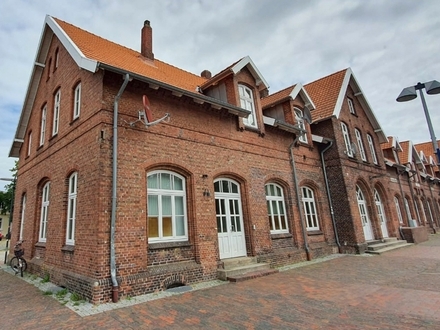 Helle und attraktive Büroräume im repräsentativen, denkmalgeschützten Bahnhofsgebäude in Jever